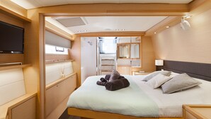 3 chambres, coffres-forts dans les chambres, fer et planche à repasser