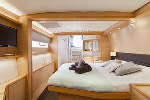 3 bedrooms, in-room safe, iron/ironing board - Sun-Kissed Sailing Adventure in the Saronic Islands (Laurium)