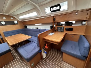 Interior - Sun-Kissed Sailing Adventure in Islas Sarónicas (Alimos)
