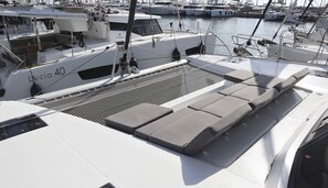 Marina - Sun-Kissed Sailing Adventure in Islas Sarónicas (Alimos)