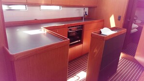 Private kitchen - Sun-Kissed Sailing Adventure in the Ionian Islands, Lefkada (Lefkada)