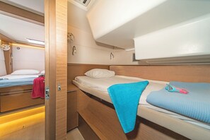 6 bedrooms, in-room safe