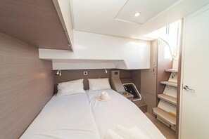 6 chambres, fer et planche Ă repasser
