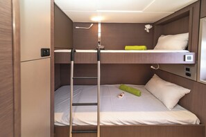 6 bedrooms - Sun-Kissed Sailing Adventure in Islas Sarónicas (Alimos)