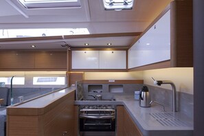 Private kitchen - Sun-kissed Sailing Adventure in the Ionian Islands (Preveza)