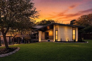 Exterior - Private Resort | 95° Pool + 4 Baths Near Pearl (San Antonio)