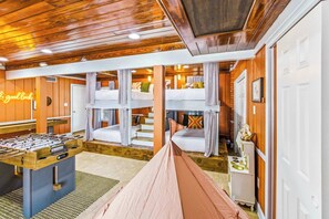 Desk, iron/ironing board, travel cot, WiFi - Private Resort | 95° Pool + 4 Baths Near Pearl (San Antonio)