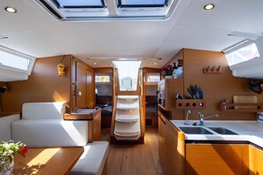 5 bedrooms - Sun-Kissed Sailing Adventure in the Ionian Islands, Lefkada (Lefkada)
