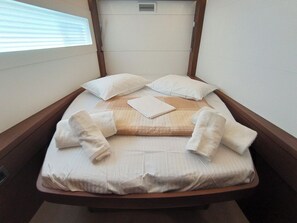 4 bedrooms - Sun-Kissed Sailing Adventure in Islas Sarónicas (Alimos)