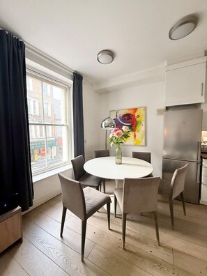 Dining - Spacious 2-Bed Retreat Near Earl’s Court (Greater London)