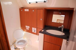 Shower - Sun-Kissed Sailing Adventure in Islas Sarónicas (Alimos)