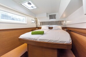 4 bedrooms - Sun-Kissed Sailing Adventure in Islas Sarónicas (Alimos)