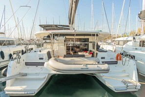 Marina - Sun-Kissed Sailing Adventure in Islas Sarónicas (Alimos)