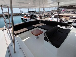 Marina - Sun-Kissed Sailing Adventure in Islas Sarónicas (Alimos)