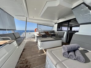 Outdoor dining - Sun-Kissed Sailing Adventure in Islas Sarónicas (Alimos)