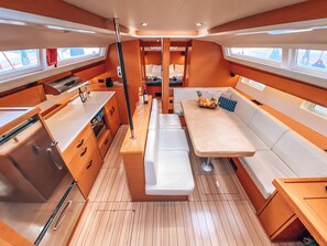 Interior - Sun-Kissed Sailing Adventure in Islas Sarónicas (Alimos)