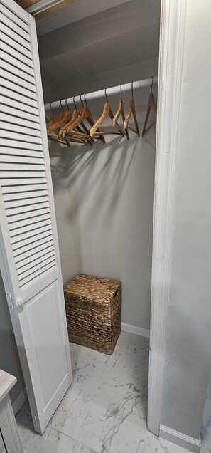 Interior - Cozy retreat just 14 min. from MetLife, 25 min. EWR and Times Square. (Paterson)