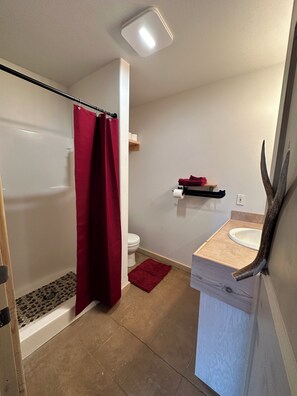 Hair dryer, towels, soap, toilet paper - Private Ranch Cabin Suite #3 / Fireplace + Soaker Tub / Families Book Multiple (Cle Elum)