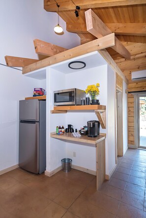 Private kitchen - Private Ranch Cabin Suite #3 / Fireplace + Soaker Tub / Families Book Multiple (Cle Elum)