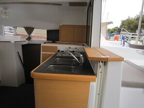 Private kitchen - Sun-Kissed Sailing Adventure in the Saronic Islands (Laurium)