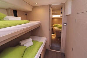 5 bedrooms - Sun-Kissed Sailing Adventure in the Saronic Islands (Laurium)