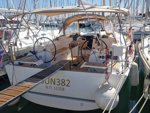 Sun-Kissed Sailing Adventure in Islas Sarónicas