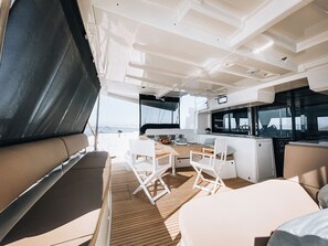 Outdoor dining - Sun-Kissed Sailing Adventure in Islas Sarónicas (Alimos)