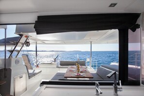 Outdoor dining - Sun-Kissed Sailing Adventure in Islas Sarónicas (Alimos)