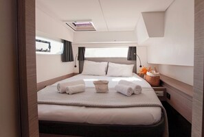 4 bedrooms - Sun-Kissed Sailing Adventure in Islas Sarónicas (Alimos)