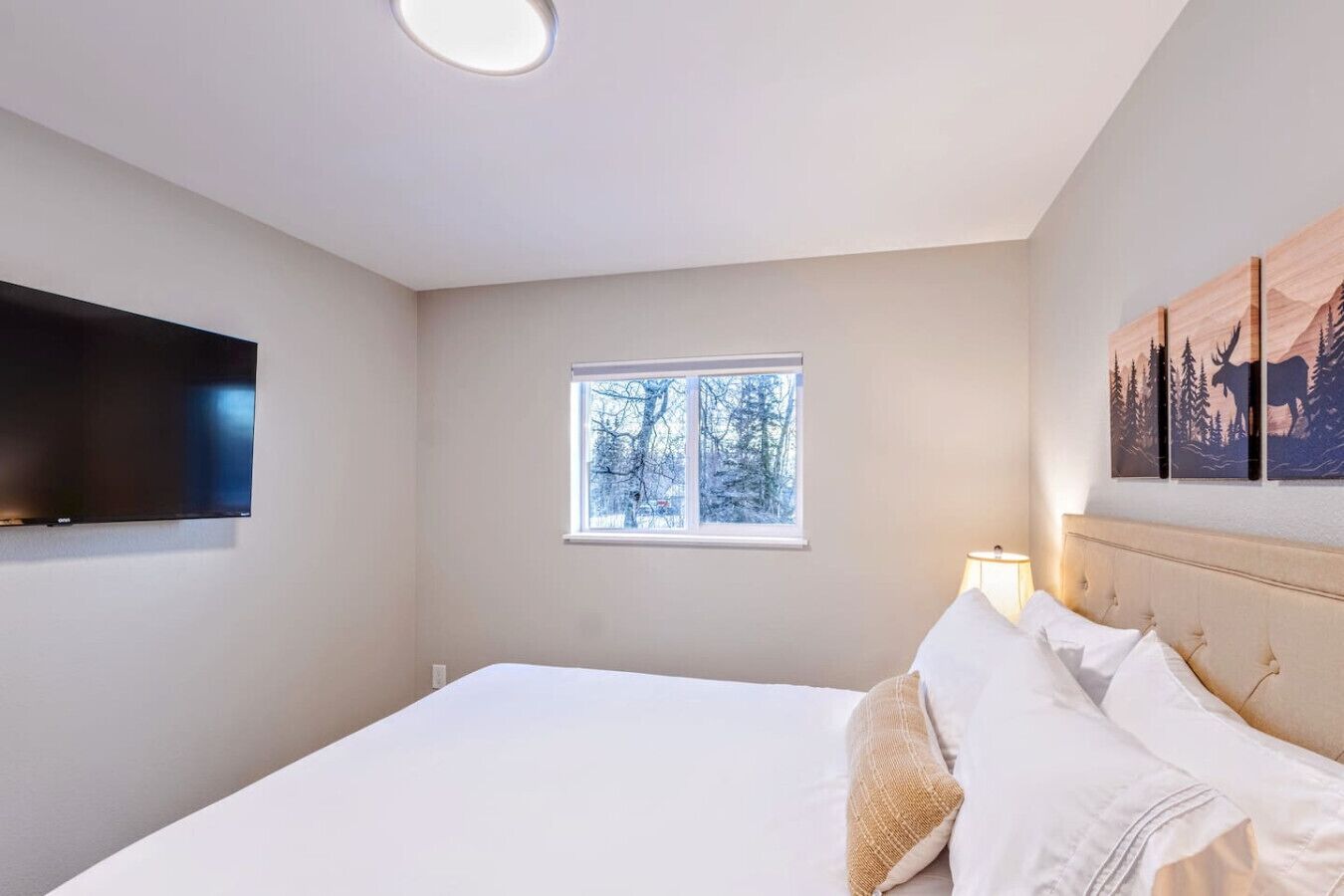 3 habitaciones, tabla de planchar con plancha, wifi y ropa de cama 