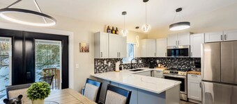 Alaska Bound Inn ~ Central, Quiet, Local products