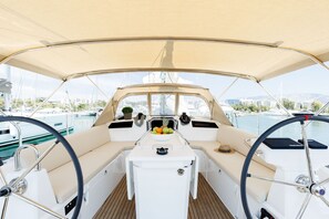 Marina - Sun-Kissed Sailing Adventure in Islas Sarónicas (Alimos)