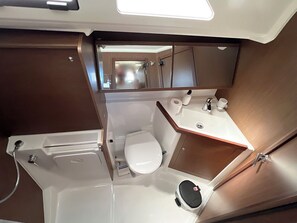 Shower - Sun-Kissed Sailing Adventure in Islas Sarónicas (Alimos)