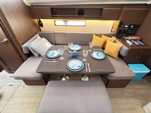 Interior - Sun-Kissed Sailing Adventure in Islas Sarónicas (Alimos)