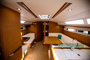 Interior - Sun-Kissed Sailing Adventure in Islas Sarónicas (Alimos)