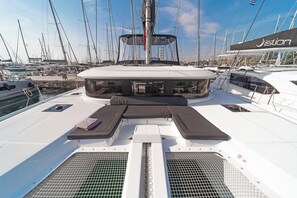 Marina - Sun-Kissed Sailing Adventure in Islas Sarónicas (Alimos)