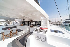 Marina - Sun-Kissed Sailing Adventure in Islas Sarónicas (Alimos)