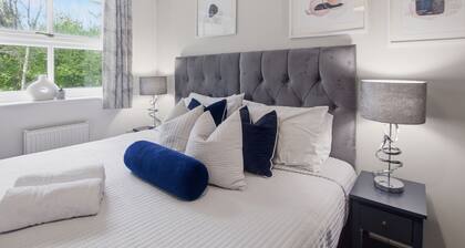 Modern 3-Bed Home in Milton Keynes with Parking