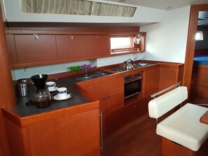 Private kitchen - Sun-Kissed Sailing Adventure in the Ionian Islands, Lefkada (Lefkada)
