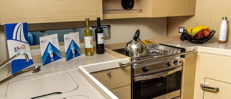 Fridge, microwave, oven, coffee/tea maker