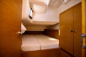 3 bedrooms - Sun-Kissed Sailing Adventure in Islas Sarónicas (Alimos)