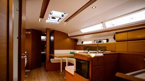 Interior - Sun-Kissed Sailing Adventure in Islas Sarónicas (Alimos)