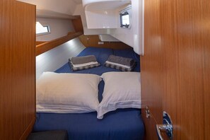 1 bedroom - Sun-Kissed Sailing Adventure in the Ionian Islands, Lefkada (Lefkada)