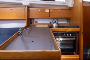 Private kitchen - Sun-Kissed Sailing Adventure in the Ionian Islands, Lefkada (Lefkada)