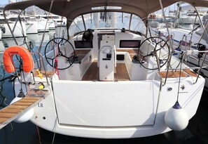 Marina - Sun-Kissed Sailing Adventure in Islas Sarónicas (Alimos)