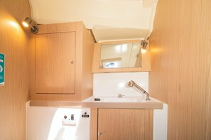 Shower - Sun-Kissed Sailing Adventure in the Ionian Islands, Lefkada (Lefkada)