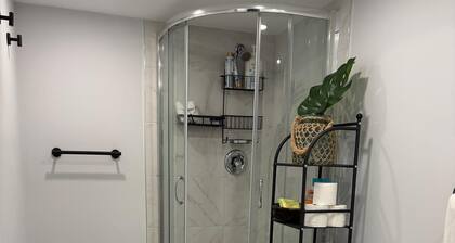 Cozy Retreat in Small Town Fergus. 5 mins from Elora!