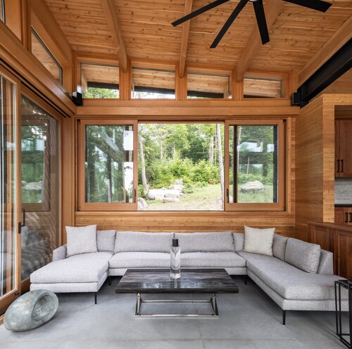 3 bed 3 bath cottage on Walkers Point, Lake Muskoka