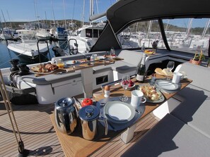 Outdoor dining - Sun-Kissed Sailing Adventure in the Saronic Islands (Laurium)