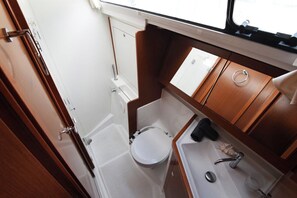 Shower - Sun-Kissed Sailing Adventure in Islas Sarónicas (Alimos)